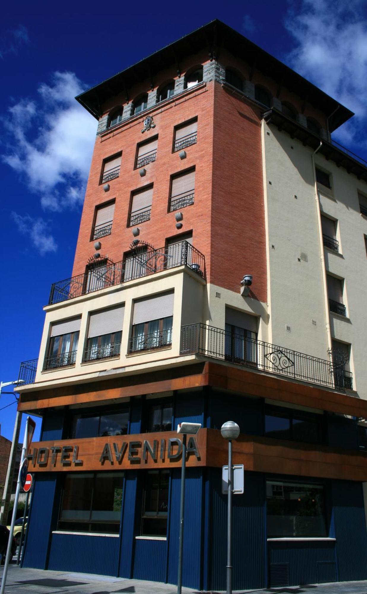 Hotel Avenida La Seu d'Urgell Exterior photo